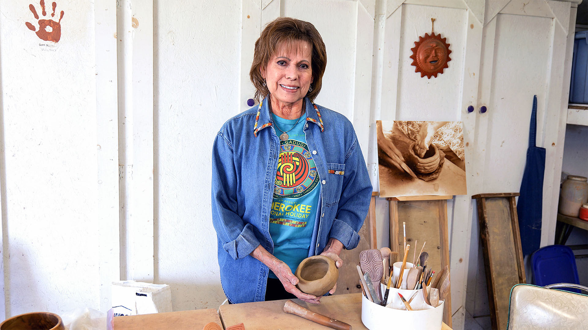 Cherokee National Treasure Victoria Vazquez brings traditional pottery exhibition to Saline Courthouse Museum